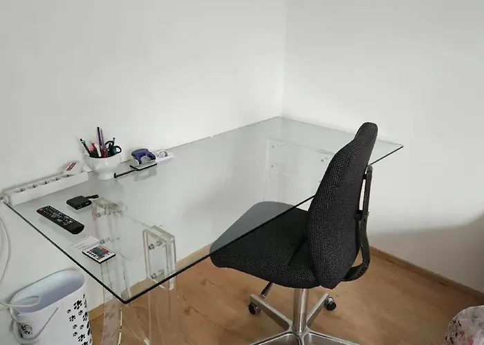 Ferienzimmer bei Thomas - Gemütliches Schlaf- und Wohnzimmer mit modernem Bad