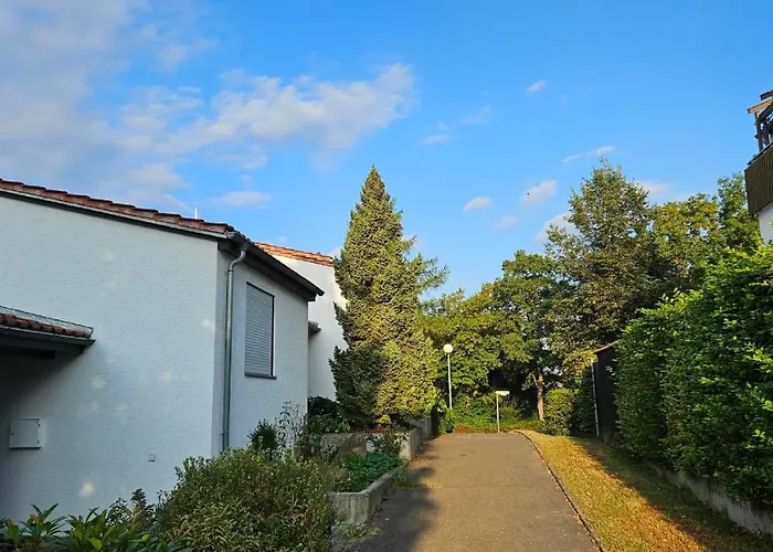 Ferienzimmer bei Thomas - Gemütliches Schlaf- und Wohnzimmer mit modernem Bad